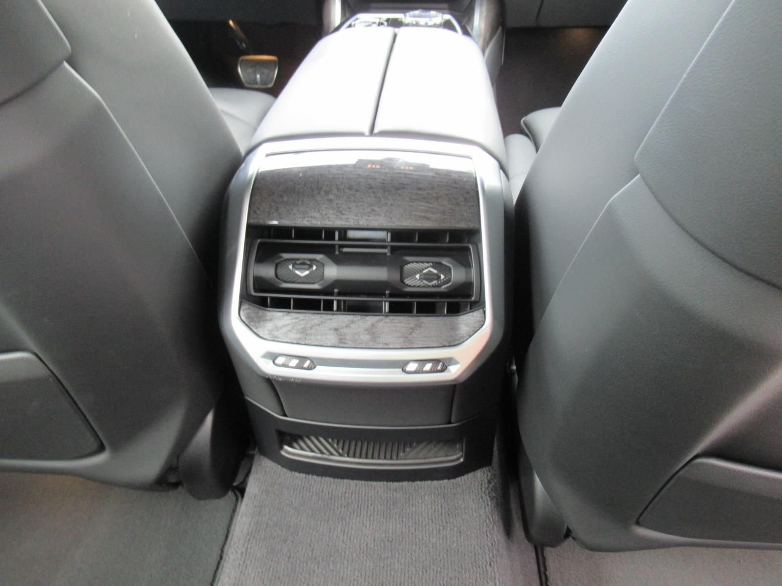 2023 BMW 7 Series 740i - Photo 33