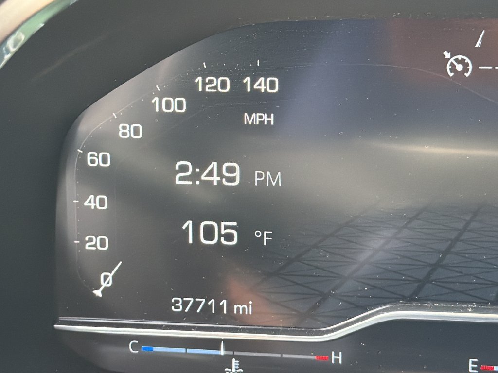 2023 GMC Yukon SLT - Photo 35