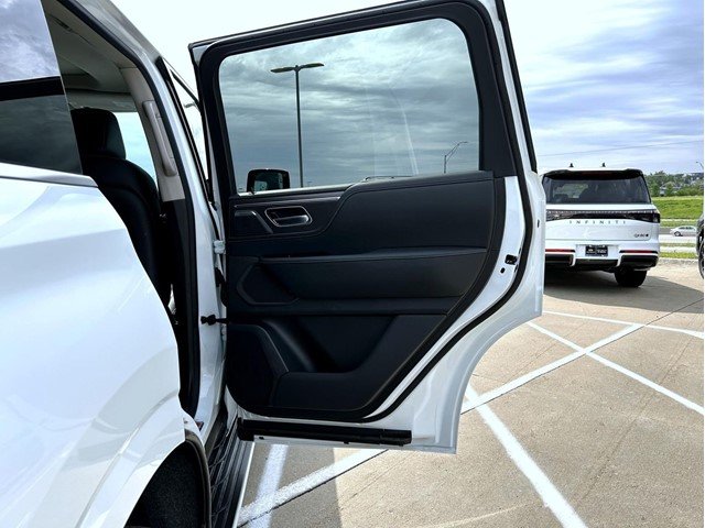 New 2026 RADIANT WHITE INFINITI Pure 4WD image 17