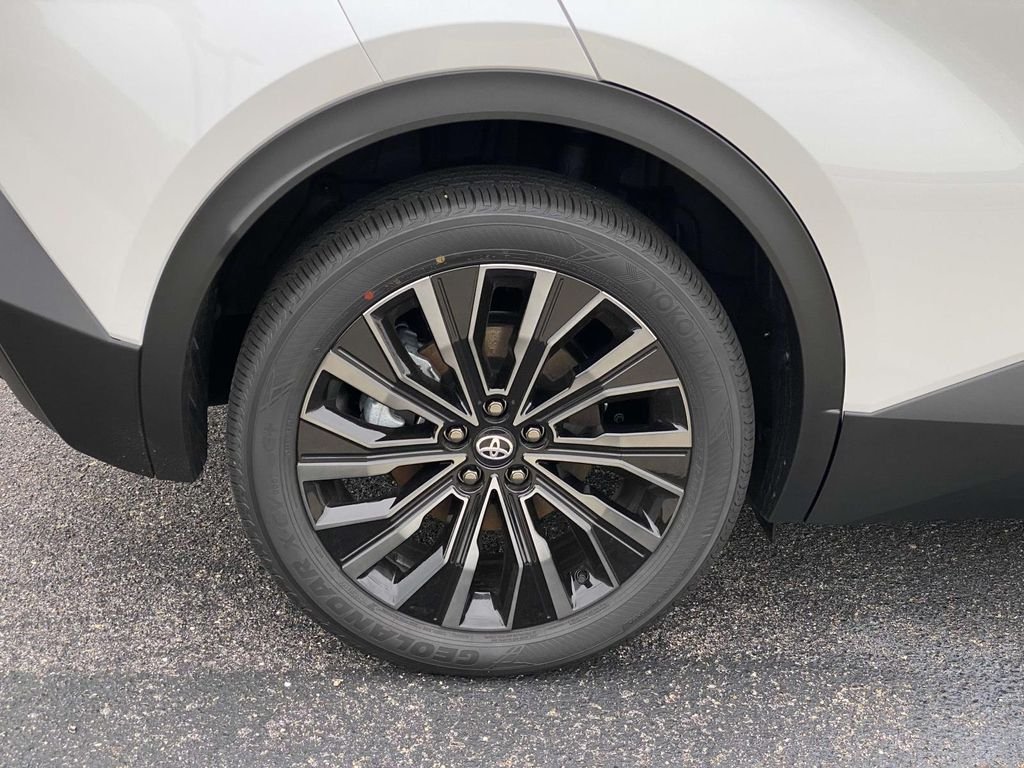 2026 Toyota C-HR XSE - Photo 9