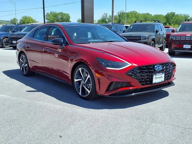 Used 2023 Red Hyundai SEL Plus image 9