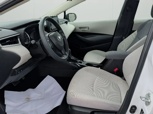 Used 2022 White Toyota LE image 10