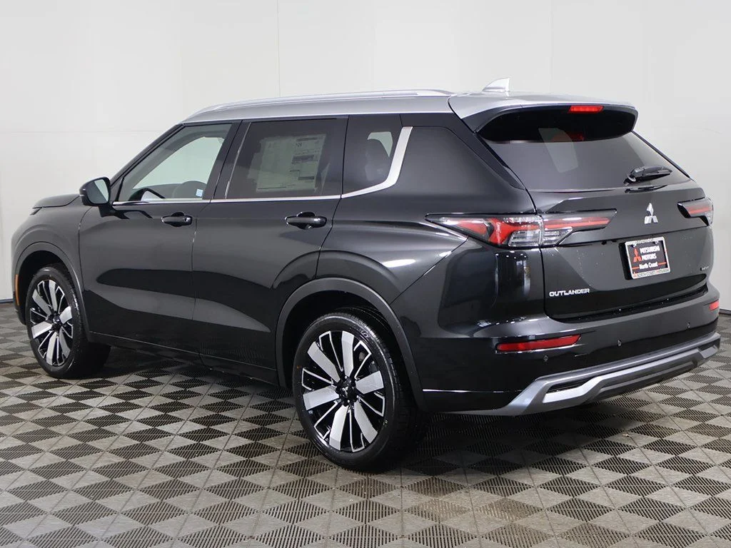 2025 Mitsubishi Outlander SEL Platinum Edition - Photo 15