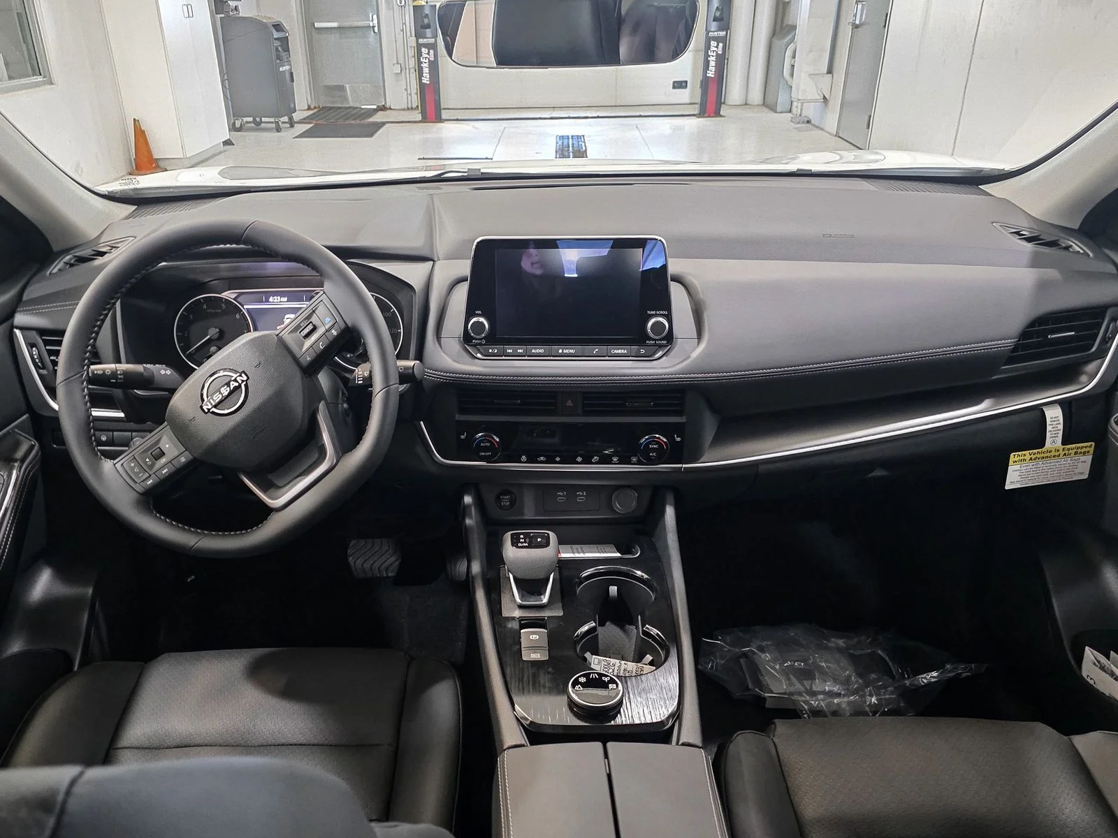 New 2026 Everest White Pearl TriCoat Nissan Dark Armor™ image 23