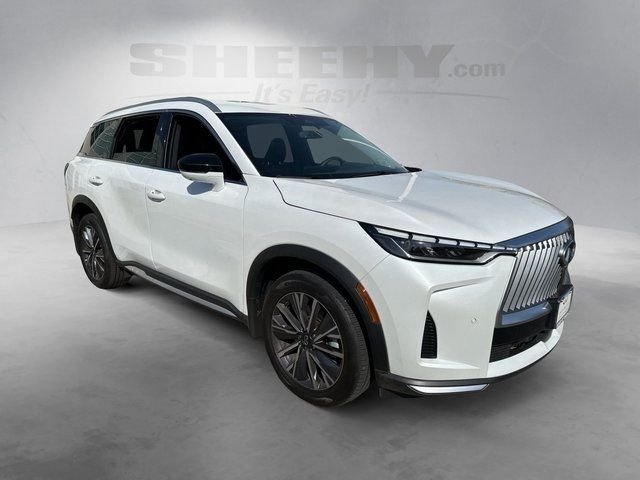 Used 2026 White INFINITI LUXE image 2