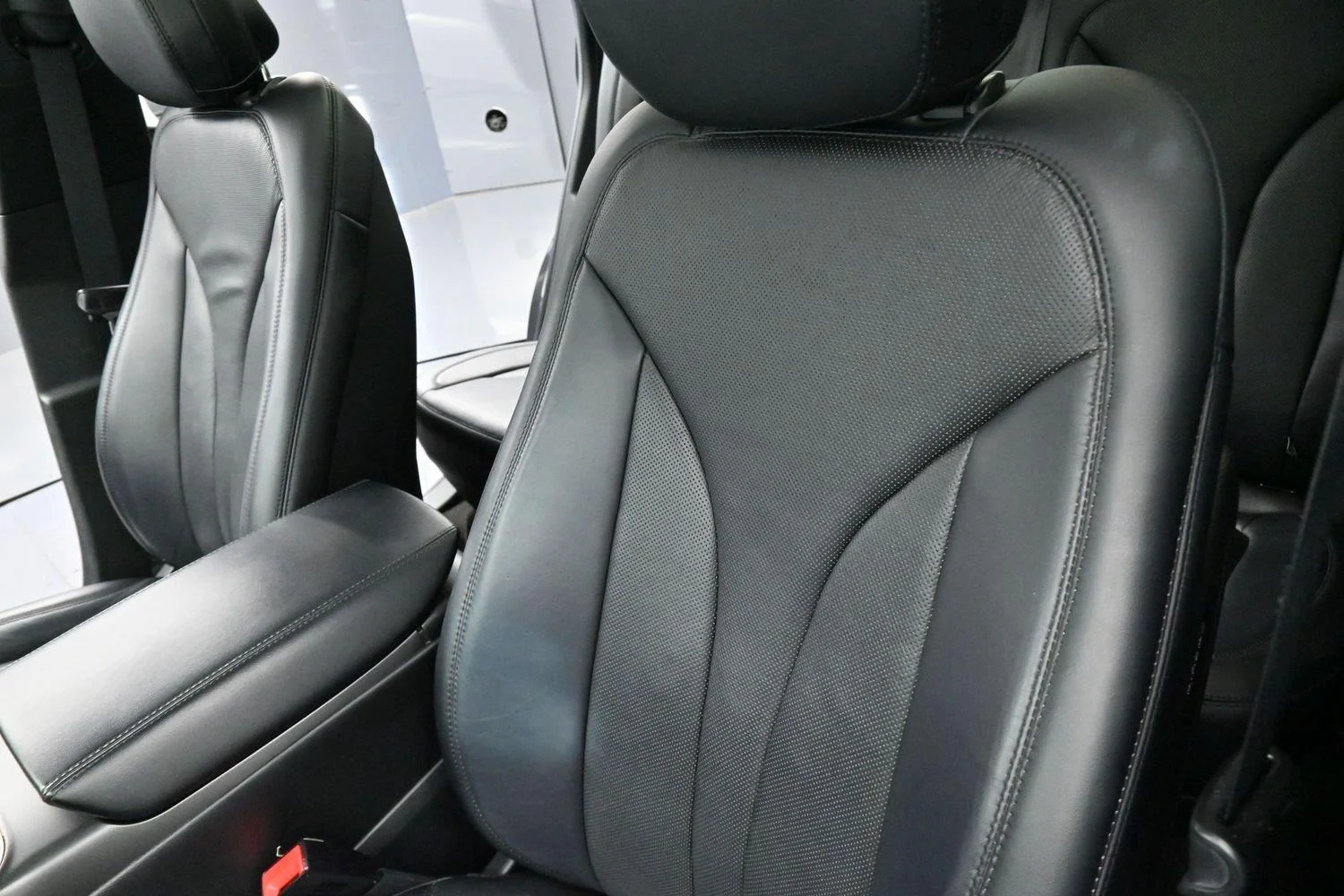 Used 2020 Infinite Black Lincoln Reserve image 18