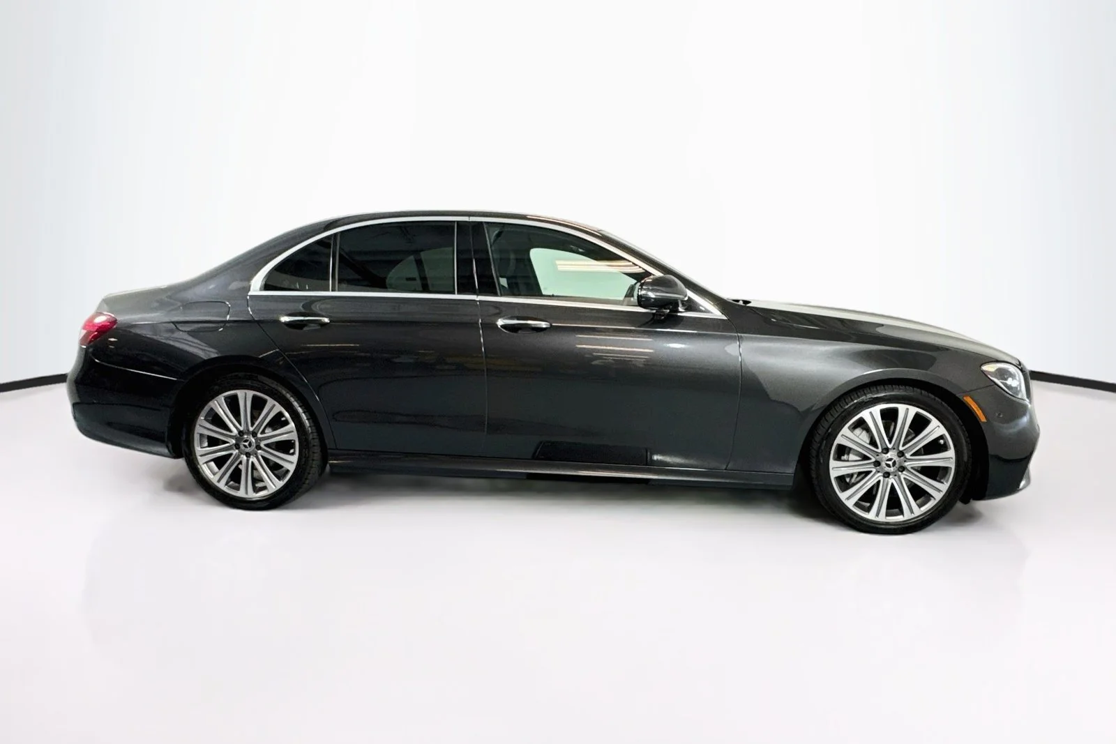 Used 2022 Graphite Grey Metallic Mercedes-Benz E 350 image 4