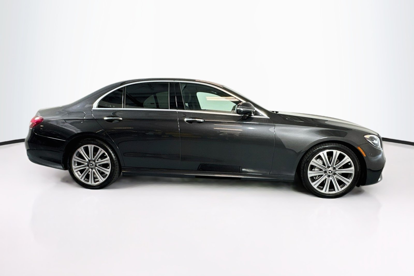 Used 2022 Graphite Grey Metallic Mercedes-Benz E 350 image 4
