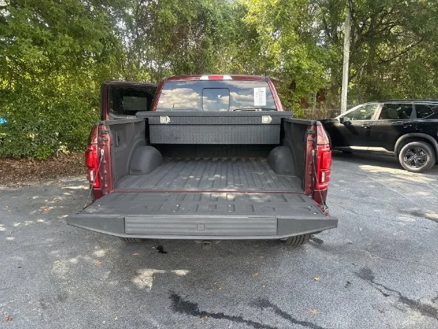 Used 2017  Ford Lariat image 12