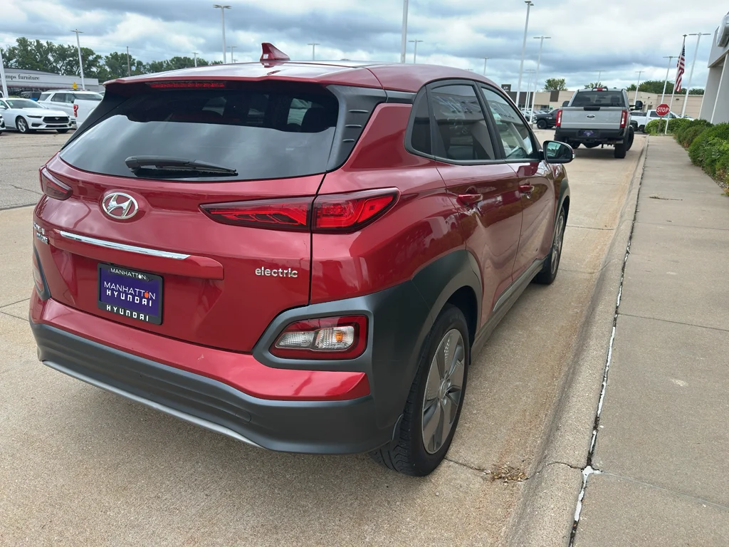Used 2021 Pulse Red Hyundai Limited image 8