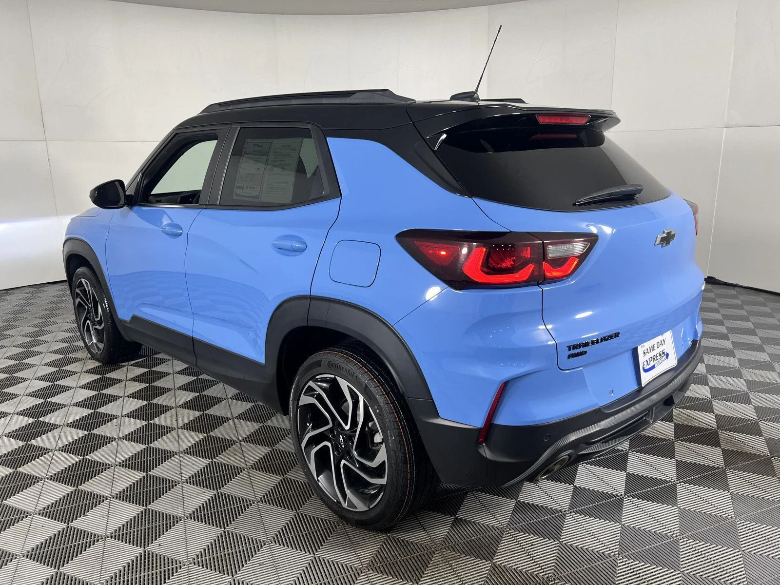 Used 2024 Fountain Blue Chevrolet RS image 3