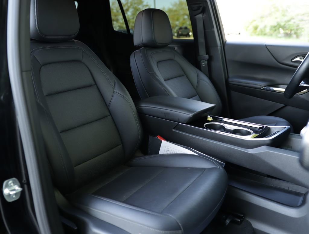 Used 2025 Mosaic Black Metallic Chevrolet LT image 32