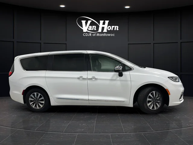 Used 2023 Bright White Clearcoat Chrysler Limited image 8