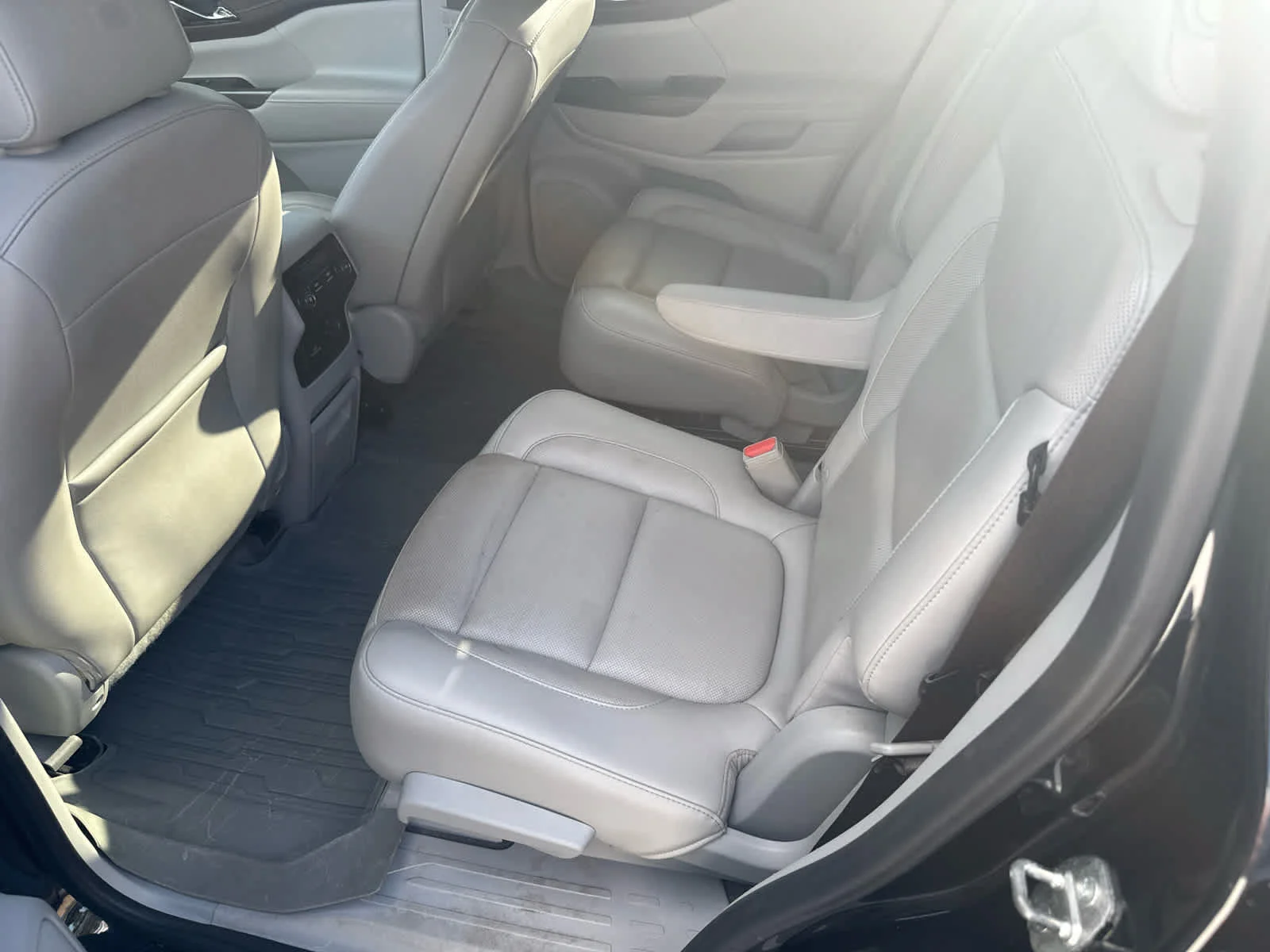 Used 2019 Ebony Twilight Metallic GMC SLT image 9