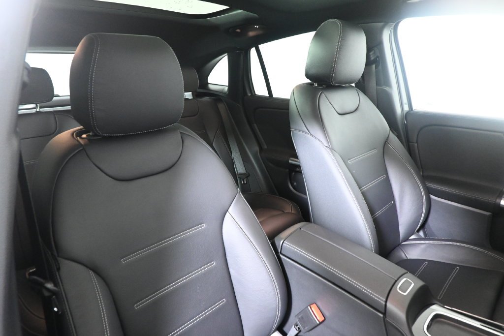 Used 2026 Mountain Grey Metallic Mercedes-Benz GLA 250 image 32