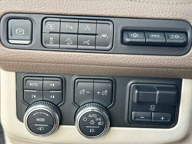 Used 2024 White GMC Denali image 26