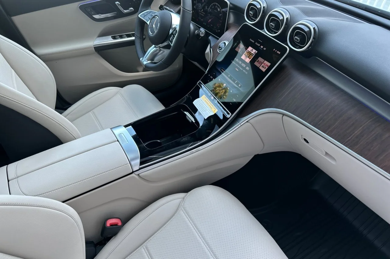 Used 2026 Polar White Mercedes-Benz GLC 300 image 15