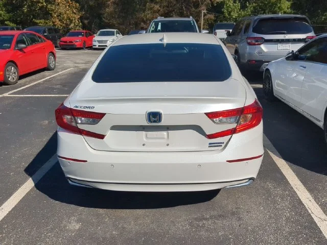 Used 2021 Platinum White Pearl Honda Touring image 4