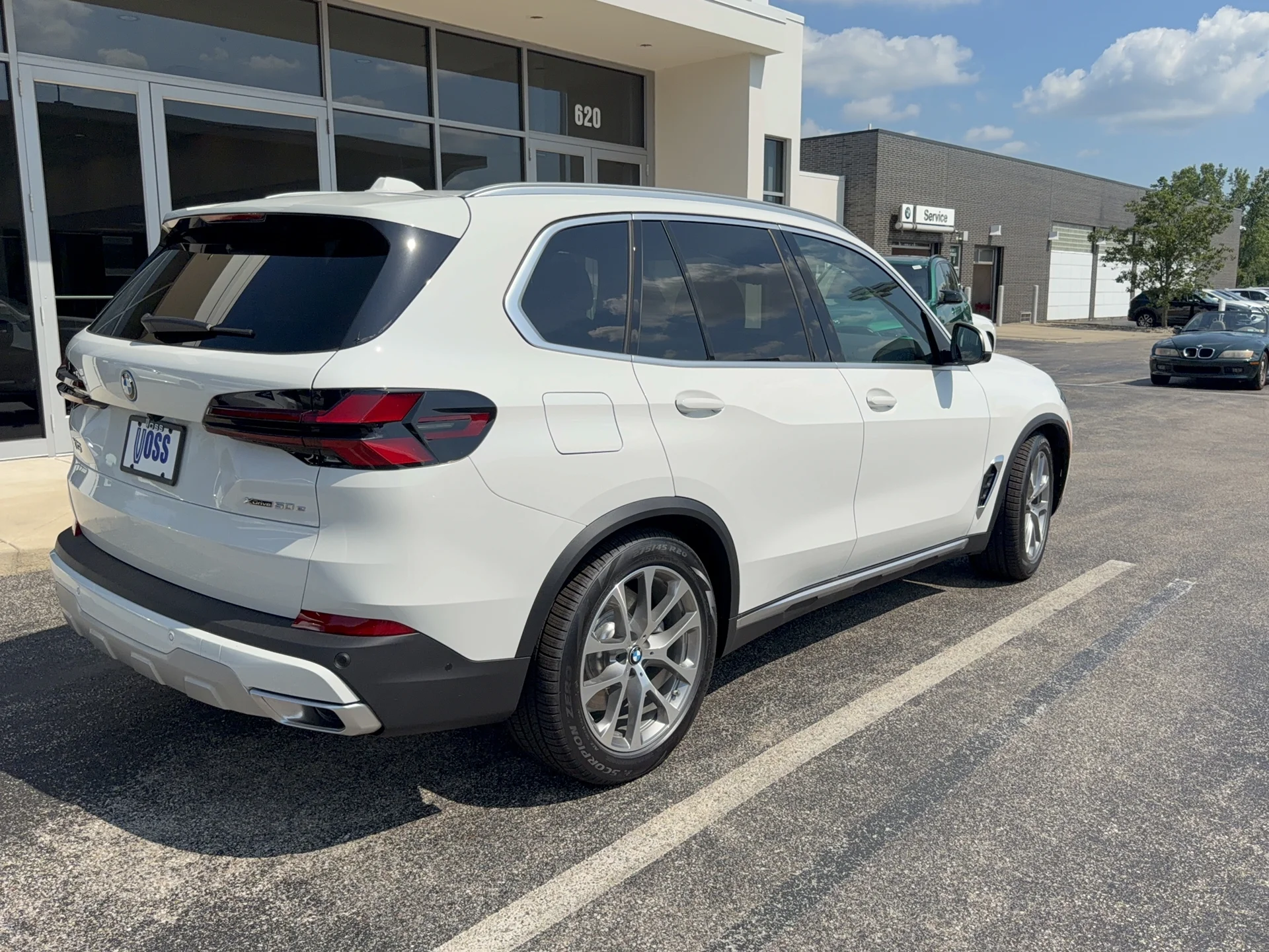 New 2026 Alpine White BMW xDrive50e image 3