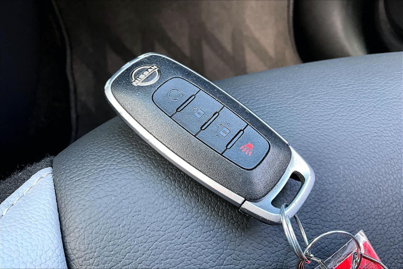 Used 2023 Boulder Gray Pearl Nissan SR image 15