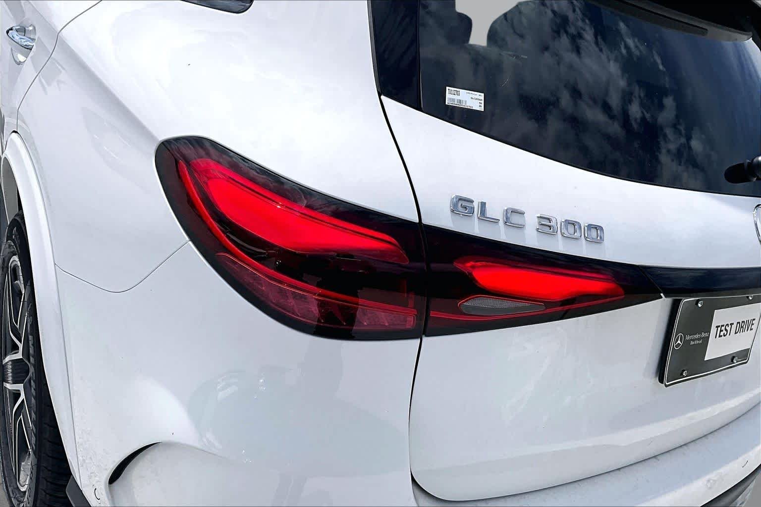 Used 2026 Polar White Mercedes-Benz GLC 300 image 29