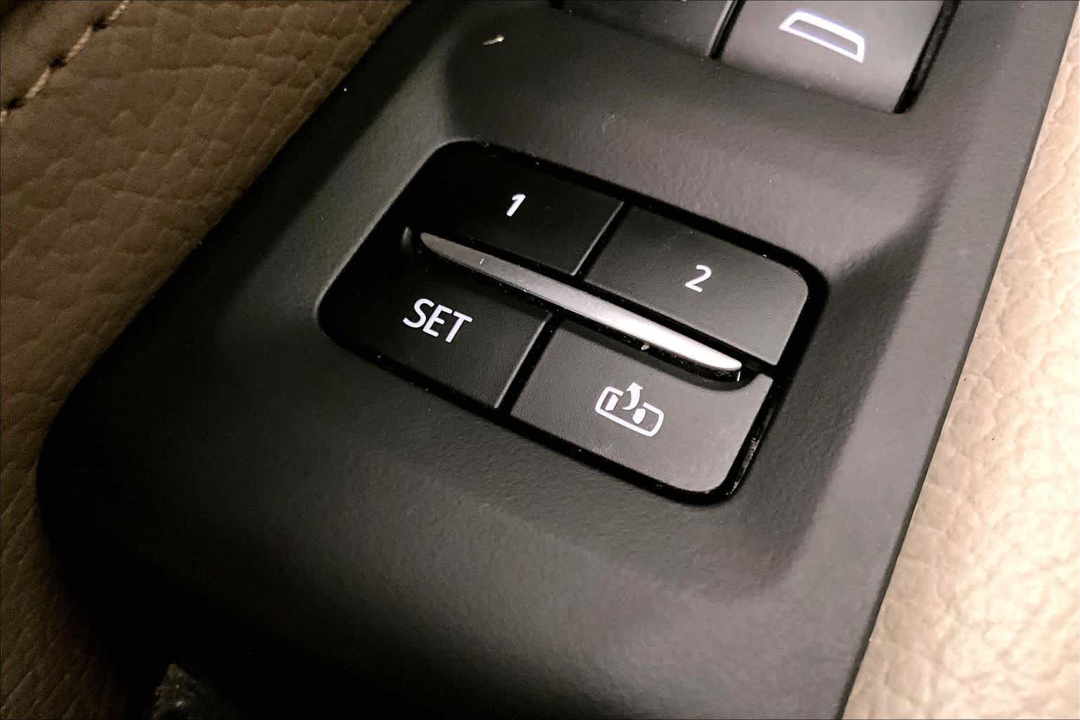 Used 2024 Onyx Black GMC Denali image 34