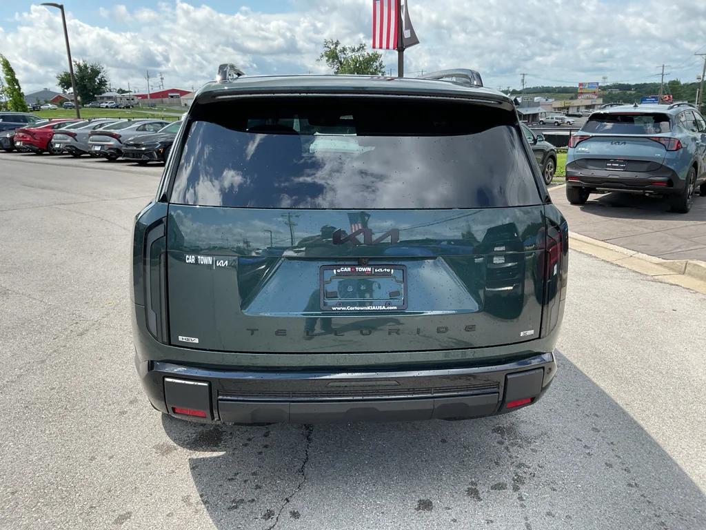Used 2027 Black Jade Green Kia X-Line SX image 8