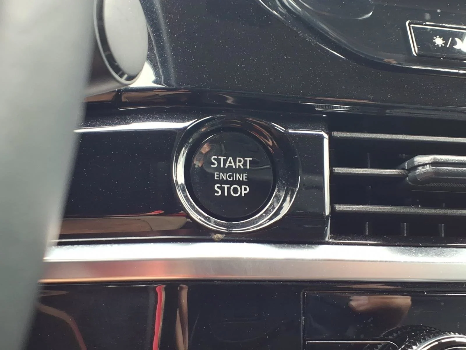 Used 2025 Gun Metallic Nissan SL image 17