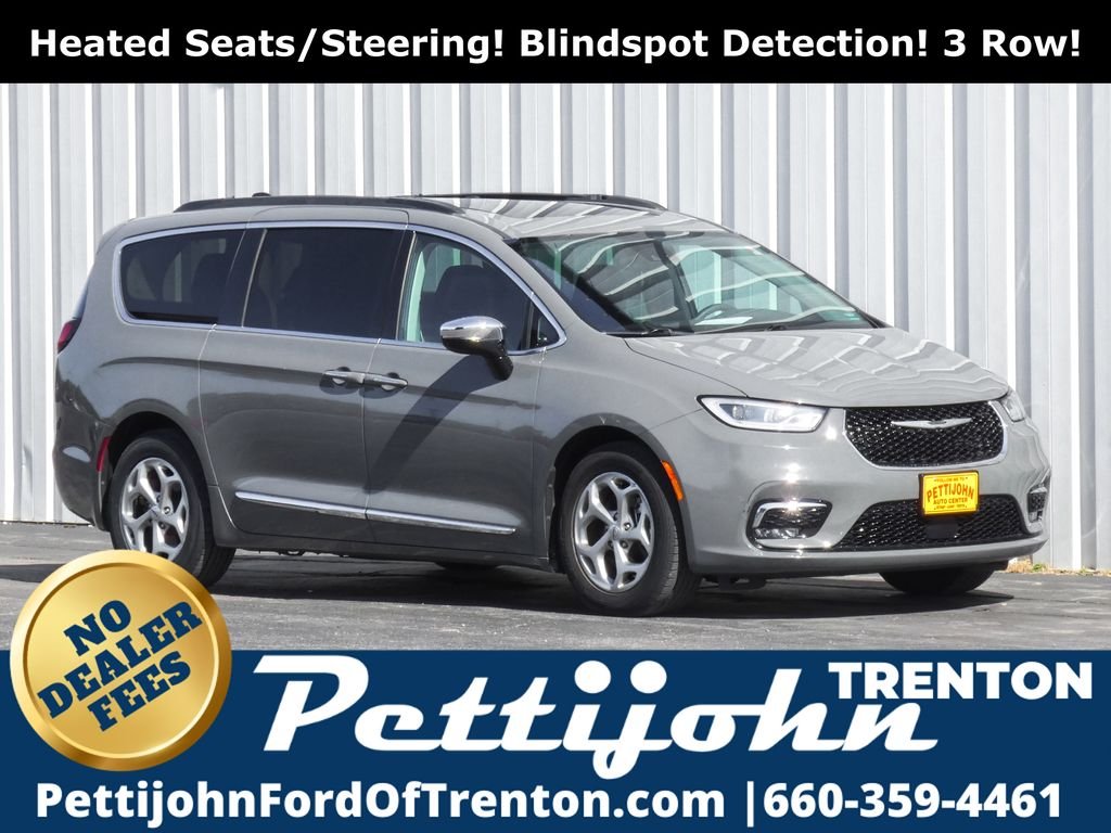 2023 Chrysler Pacifica Limited's photo