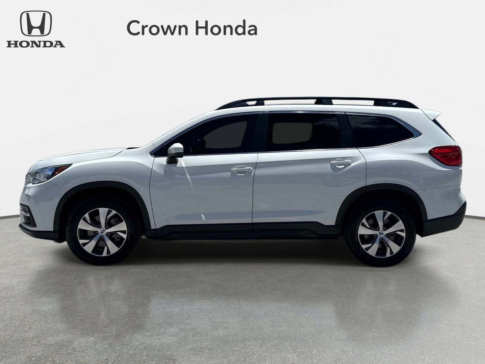 Used 2022 Crystal White Pearl Subaru Premium image 2
