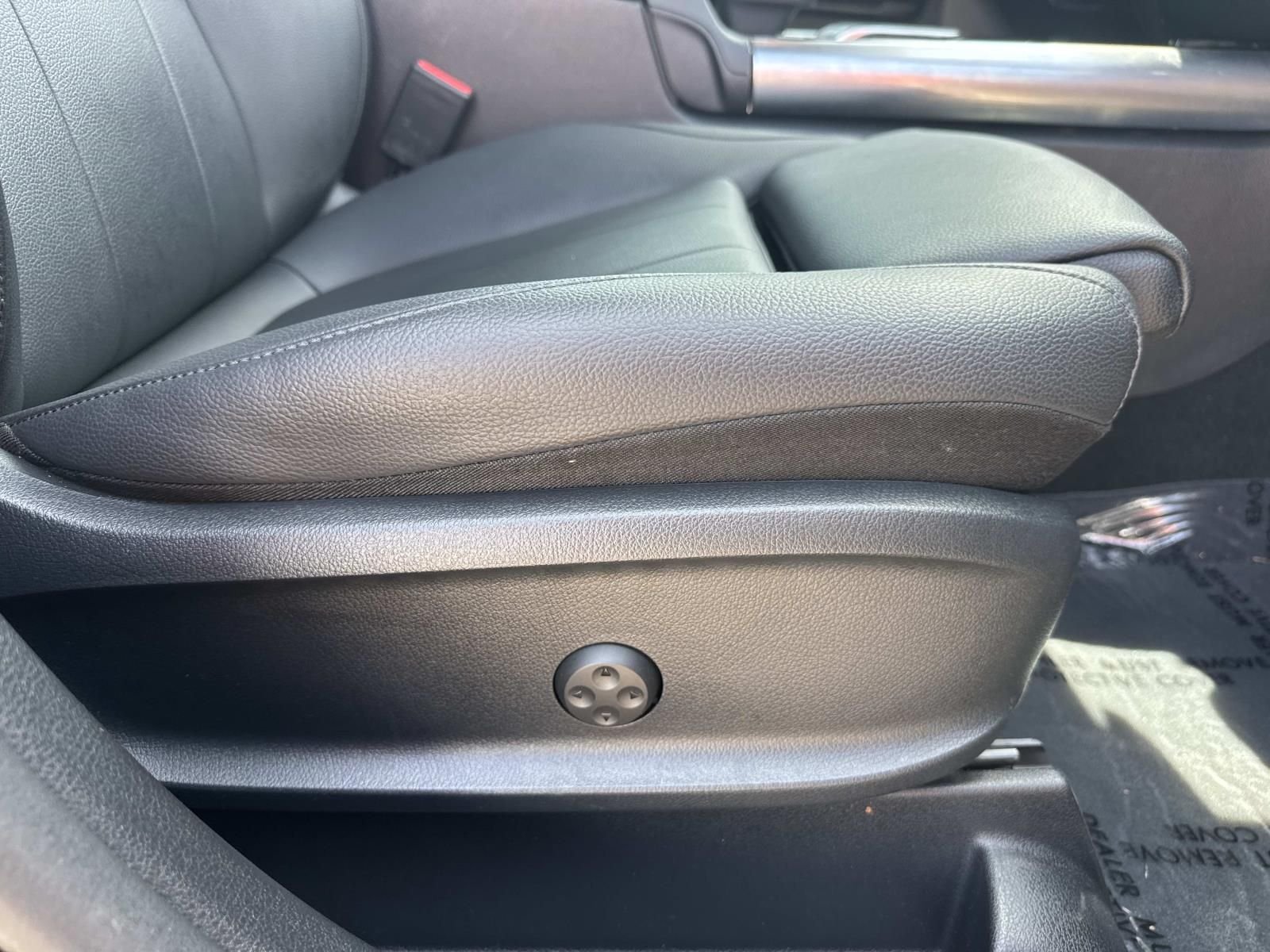 Used 2022 Black Mercedes-Benz GLA 250 image 13