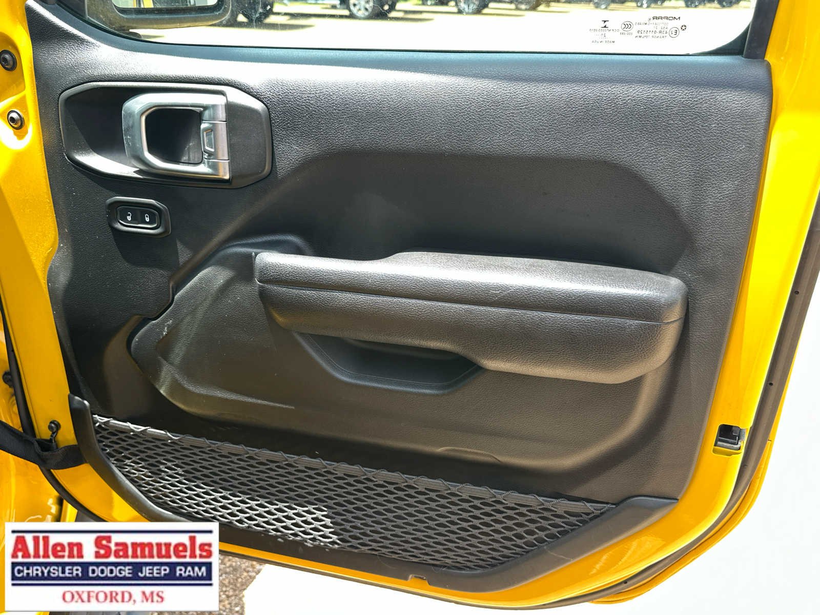 Used 2021 Hellayella Clearcoat Jeep Sport S image 32