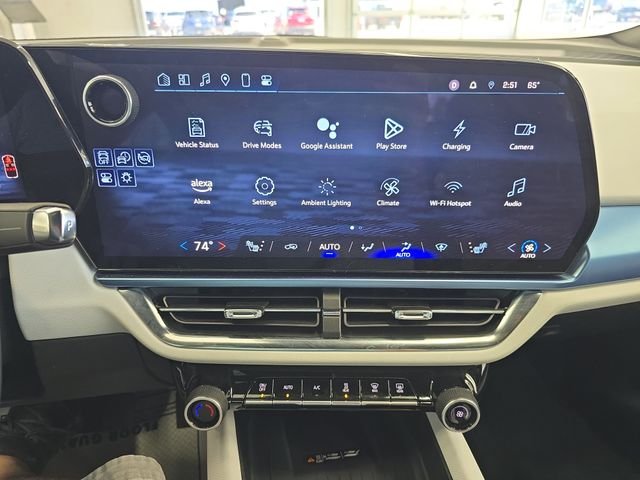 Used 2025 White Chevrolet LT image 15