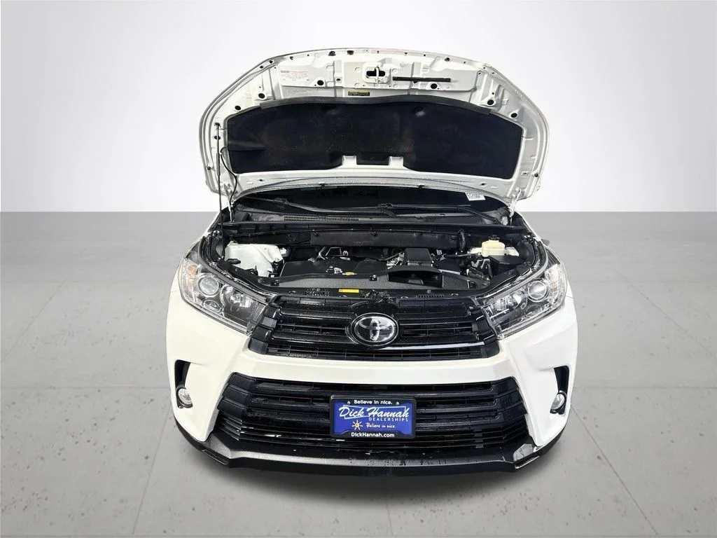 Used 2017 White Toyota SE image 22