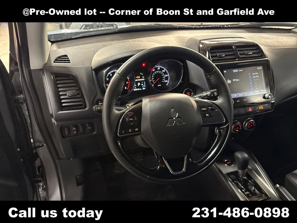 Used 2025  Mitsubishi 2.0 SE image 15