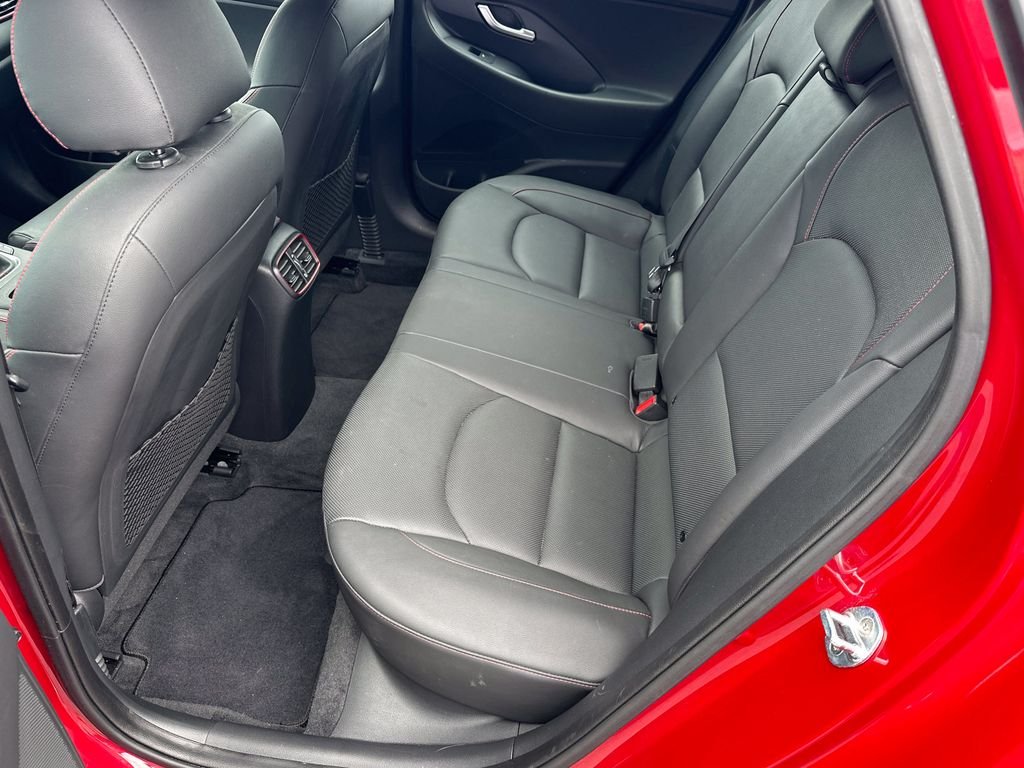 Used 2018 Red Hyundai Sport image 15