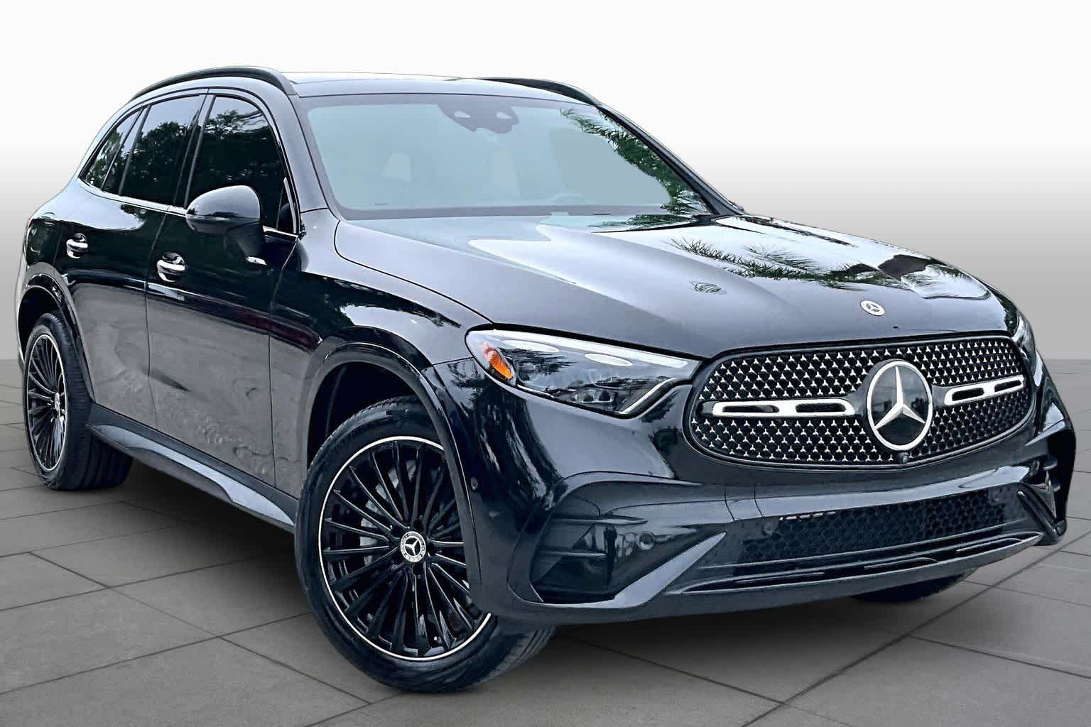 Used 2023 Obsidian Black Metallic Mercedes-Benz GLC 300 image 3