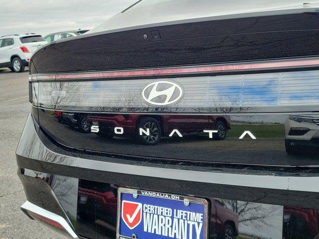 New 2025 Abyss Black Hyundai SEL image 6