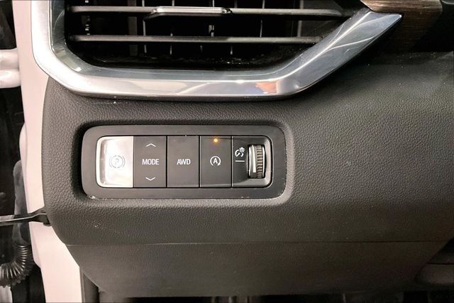 Used 2024 White Frost Tricoat GMC Denali image 40