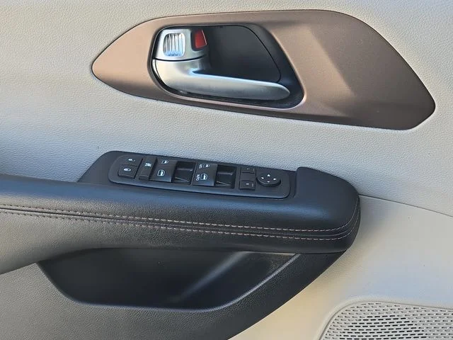 Certified Used 2018 White Chrysler Touring Plus image 19