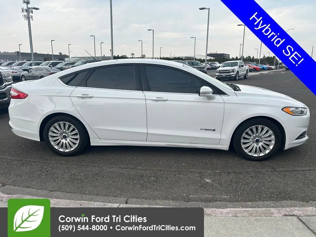 Used 2016 Oxford White Ford SE image 2