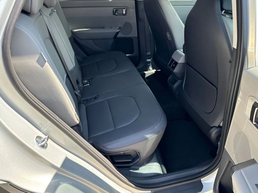 New 2027 Ivory Silver Kia EX image 15
