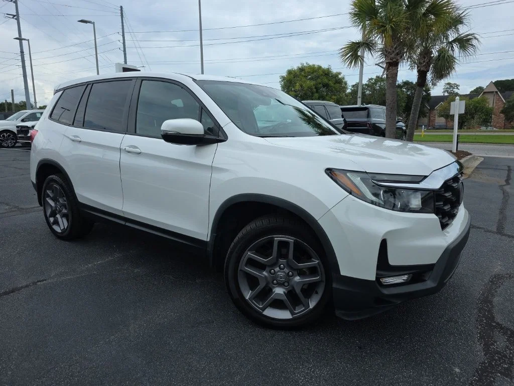 Used 2023 White Honda EX-L image 1