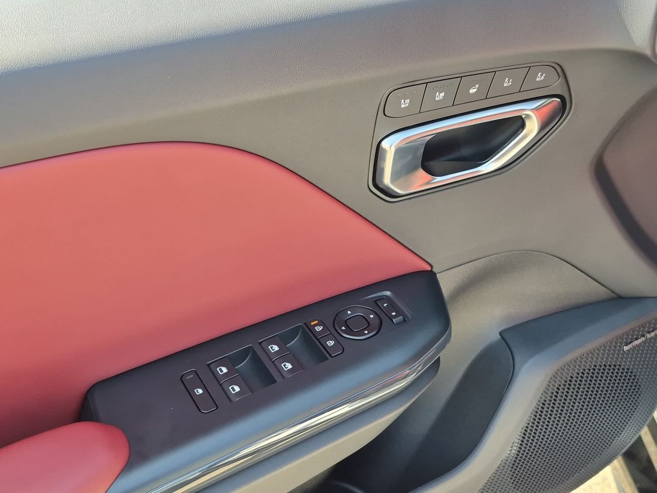 New 2026 Snow White Pearl Kia GT-Line image 24