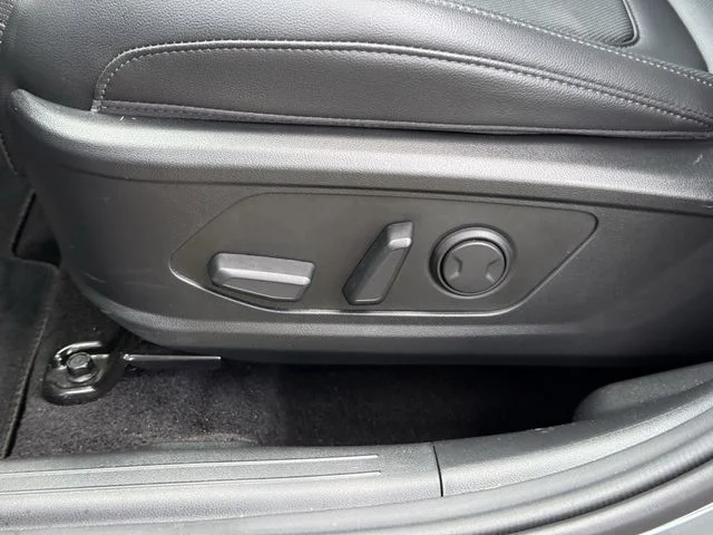 Used 2025 Gray Hyundai SEL image 23