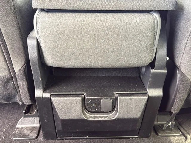 Used 2025 Blue Ford XLT image 13