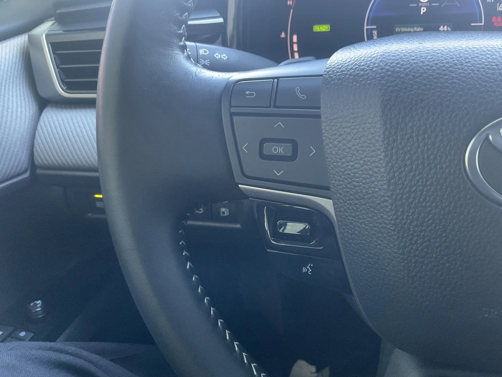 2025 Toyota Camry SE - Photo 16