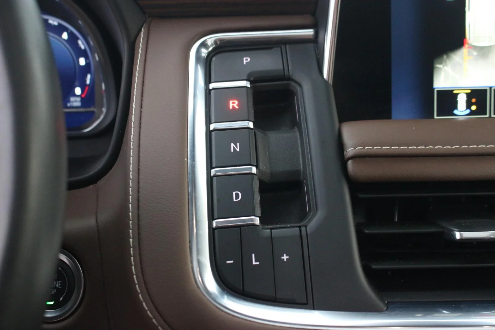 Used 2024 Iridescent Pearl Tricoat Chevrolet High Country image 29
