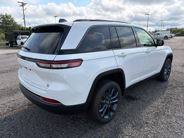 New 2026 White Jeep  image 3