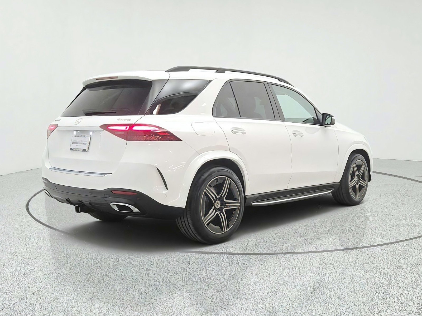 Used 2024 Polar White Mercedes-Benz GLE 450 4MATIC® SUV image 5